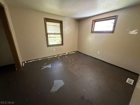 4372 E 146 Cleveland OH 44128