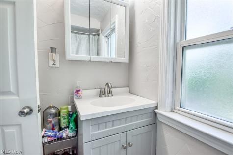 5284 Haverford Drive Lyndhurst OH 44124
