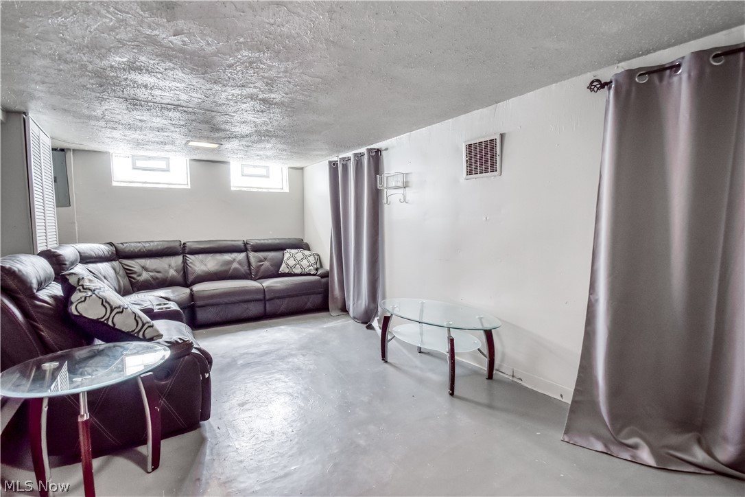 5284 Haverford Drive Lyndhurst OH 44124