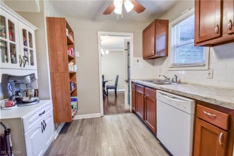 5284 Haverford Drive Lyndhurst OH 44124