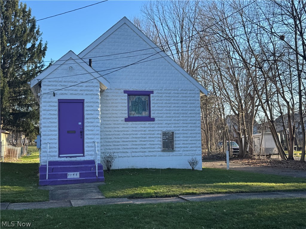 1145 Stiles Warren OH 44481