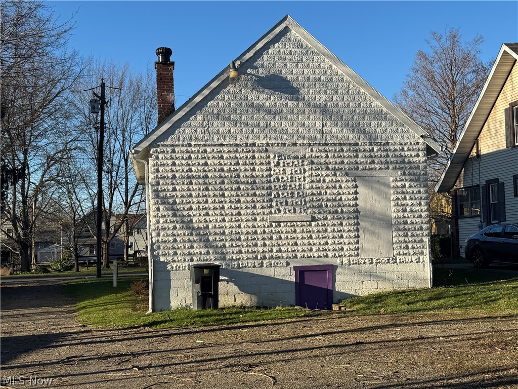 1145 Stiles Warren OH 44481