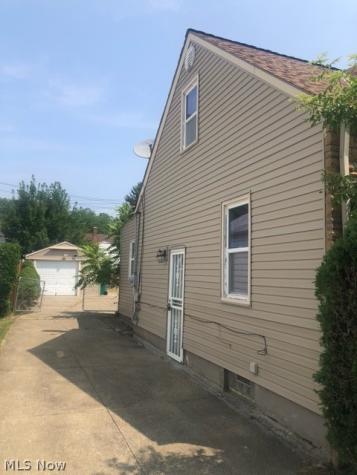 21507 Franklin Road Maple Heights OH 44137