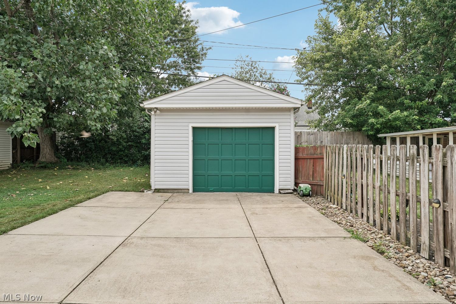 2711 Center Drive Parma OH 44134