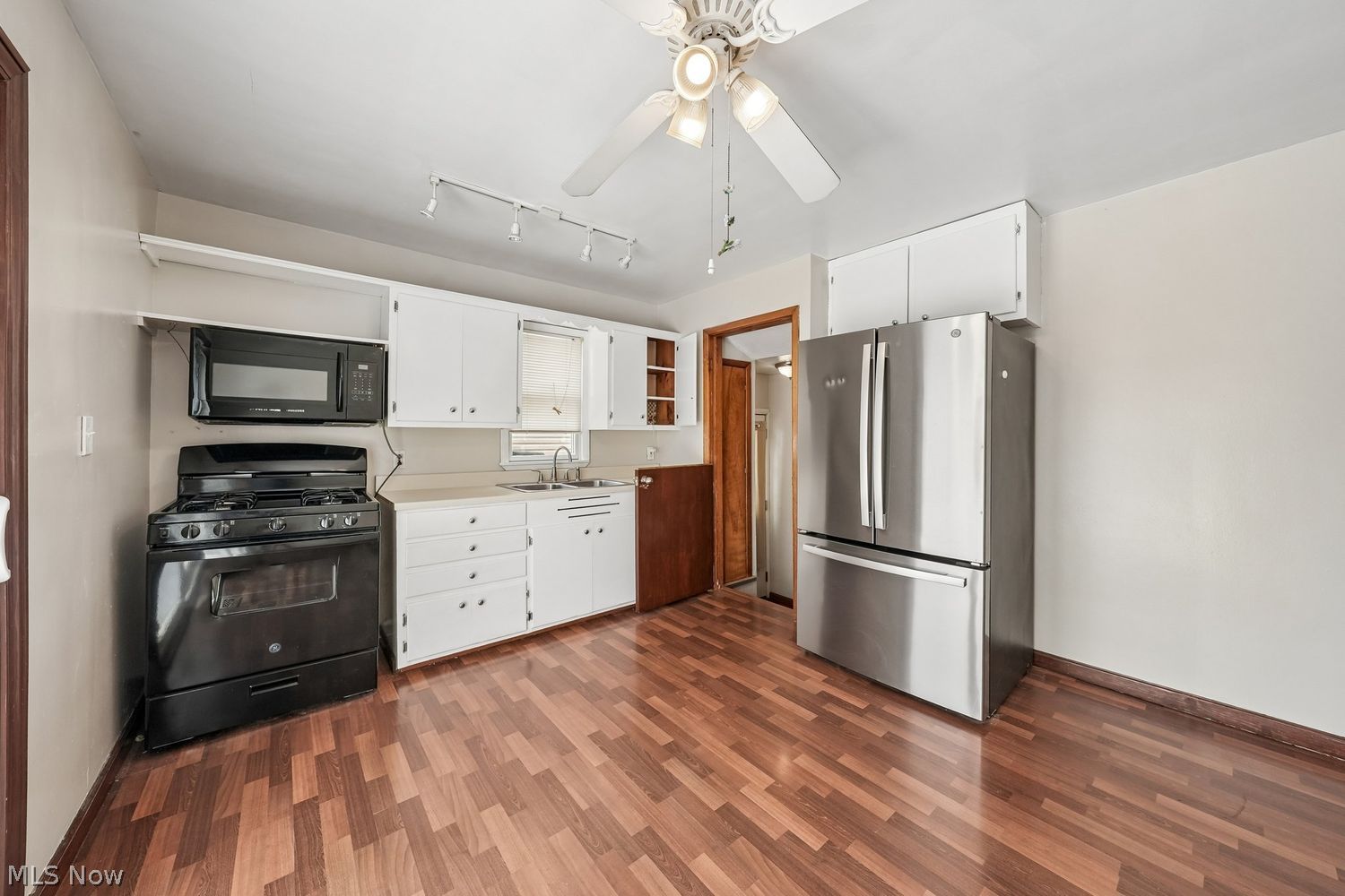 2711 Center Drive Parma OH 44134