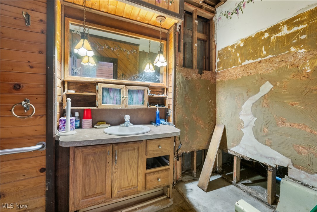 584 Apple Drive Coventry OH 44319