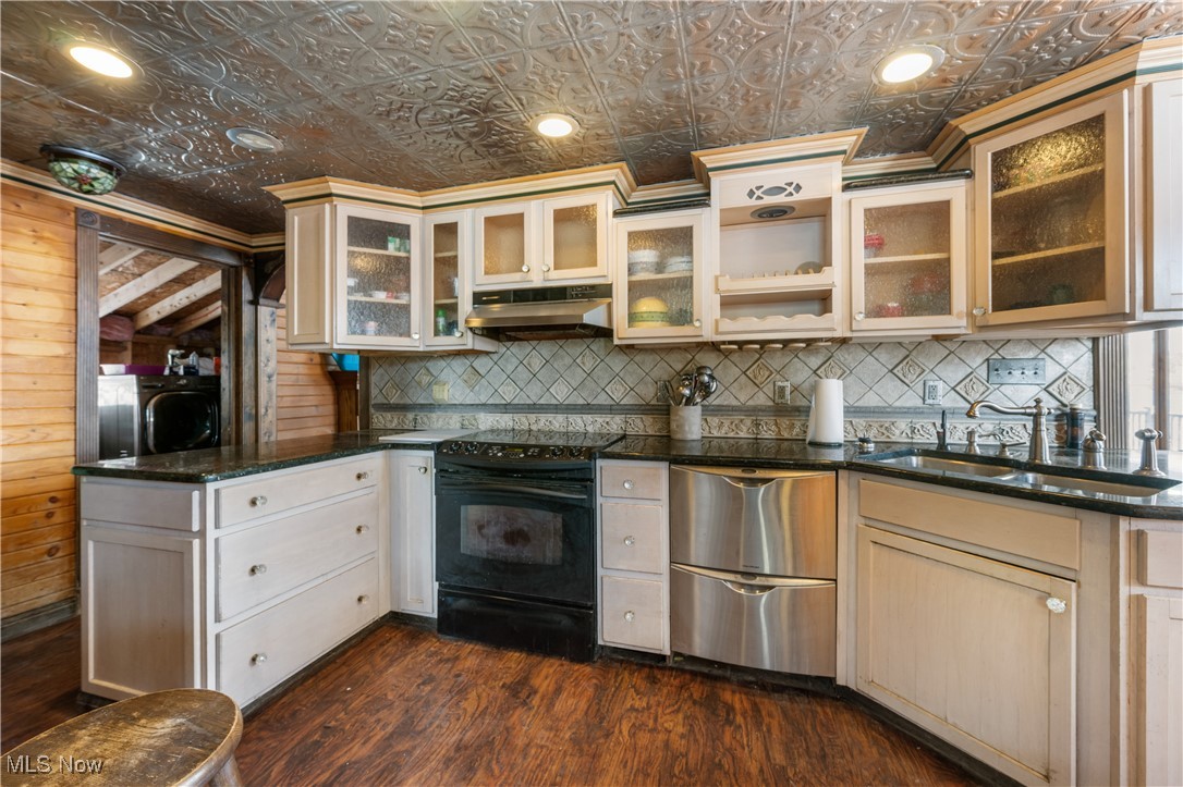 584 Apple Drive Coventry OH 44319