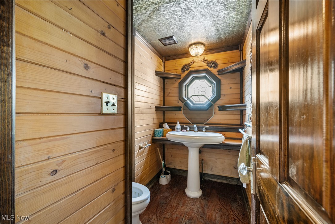 584 Apple Drive Coventry OH 44319