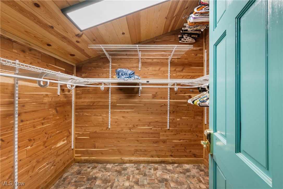 584 Apple Drive Coventry OH 44319