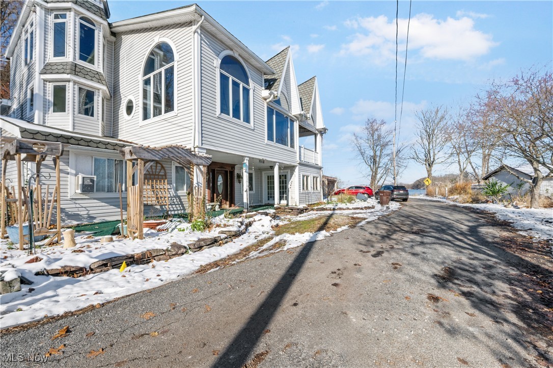 584 Apple Drive Coventry OH 44319