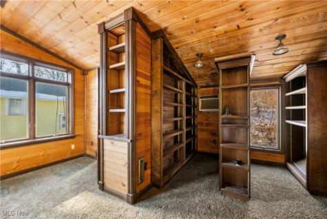 584 Apple Drive Coventry OH 44319