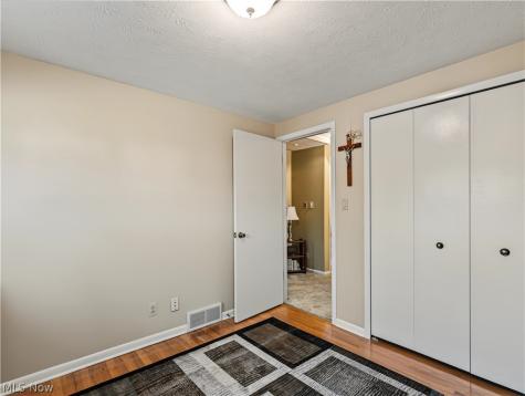 6187 Carlyle Drive Seven Hills OH 44131