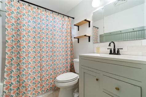 975 Colony Drive Aurora OH 44202