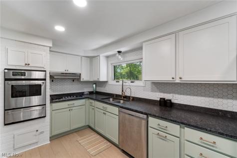 975 Colony Drive Aurora OH 44202