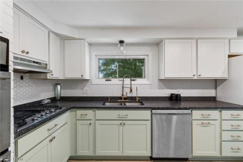 975 Colony Drive Aurora OH 44202