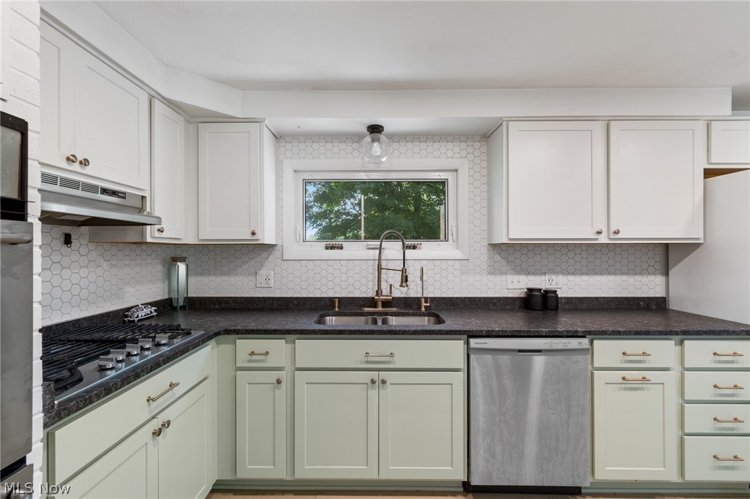 975 Colony Drive Aurora OH 44202