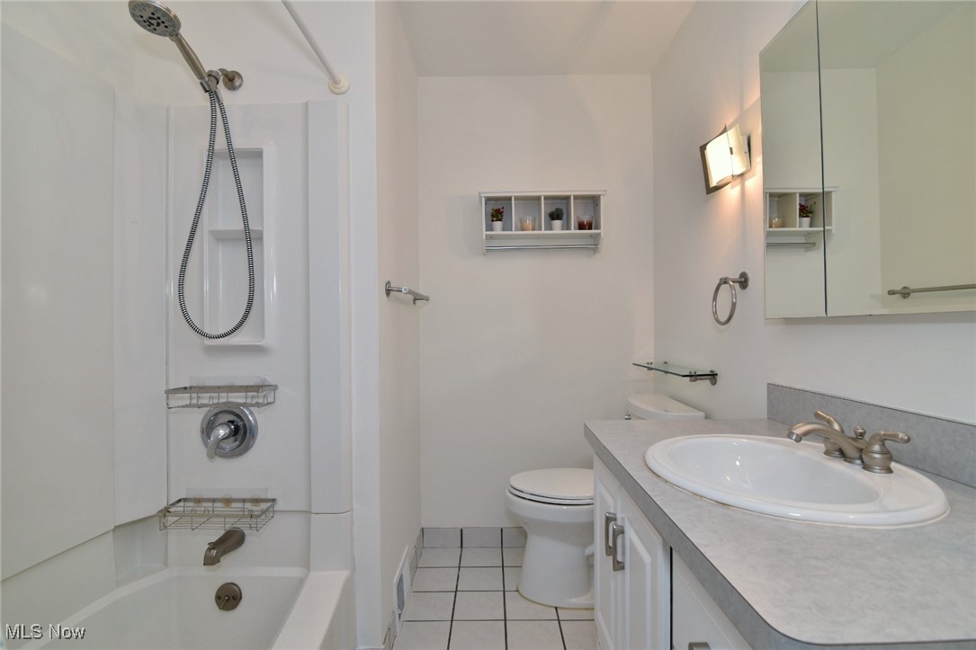 981 Hanley Road Lyndhurst OH 44124