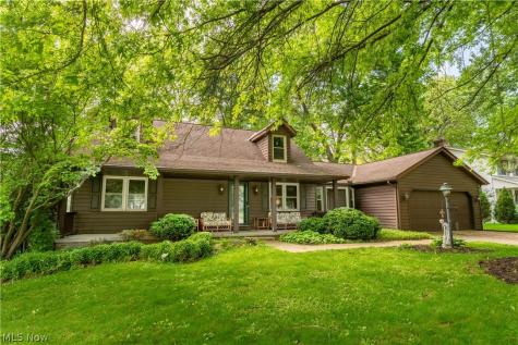 1649 Harmony Lane SW North Canton OH 44709