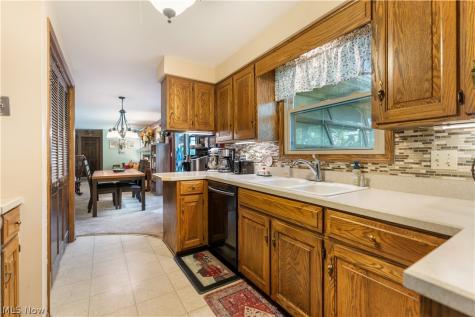 1649 Harmony Lane SW North Canton OH 44709