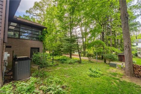 1649 Harmony Lane SW North Canton OH 44709