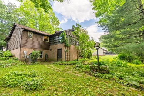 1649 Harmony Lane SW North Canton OH 44709