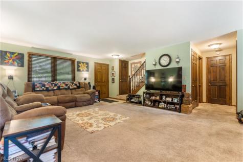 1649 Harmony Lane SW North Canton OH 44709