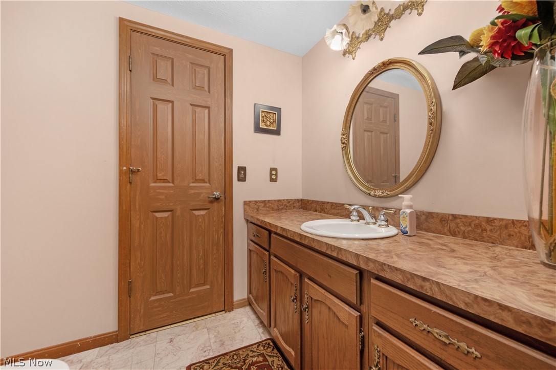 28098 Settlers Res Way Westlake OH 44145