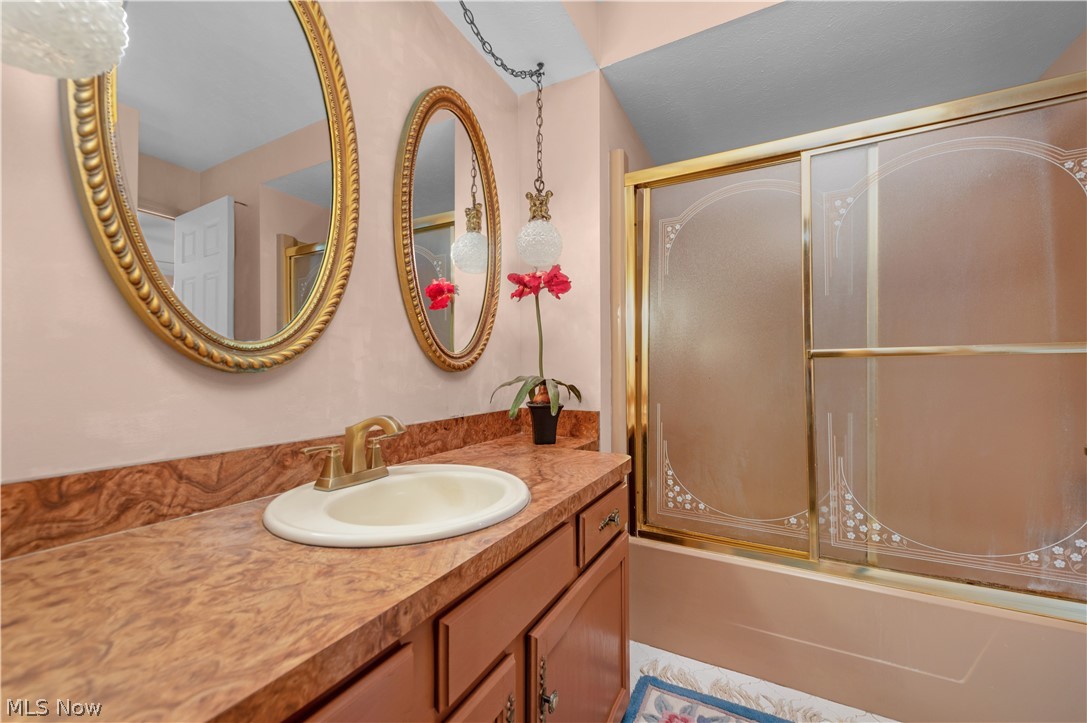 28098 Settlers Res Way Westlake OH 44145