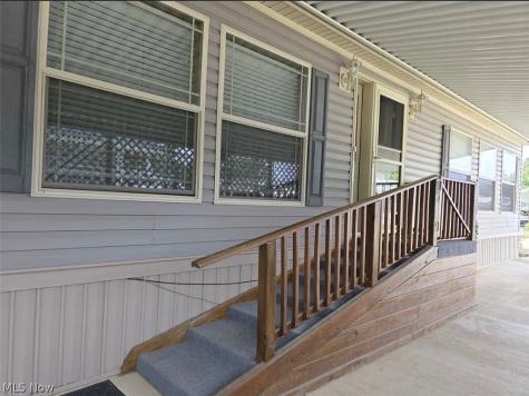 228 Pin Oak Circle Elyria OH 44035