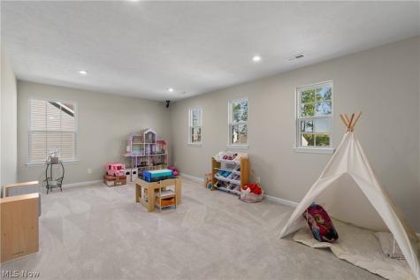 2262 Monaco Street NW Uniontown OH 44685