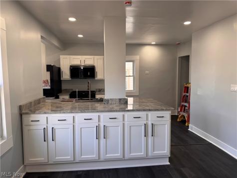 13820 S Parkway Drive Garfield Heights OH 44105