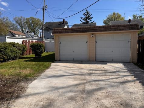 13820 S Parkway Drive Garfield Heights OH 44105