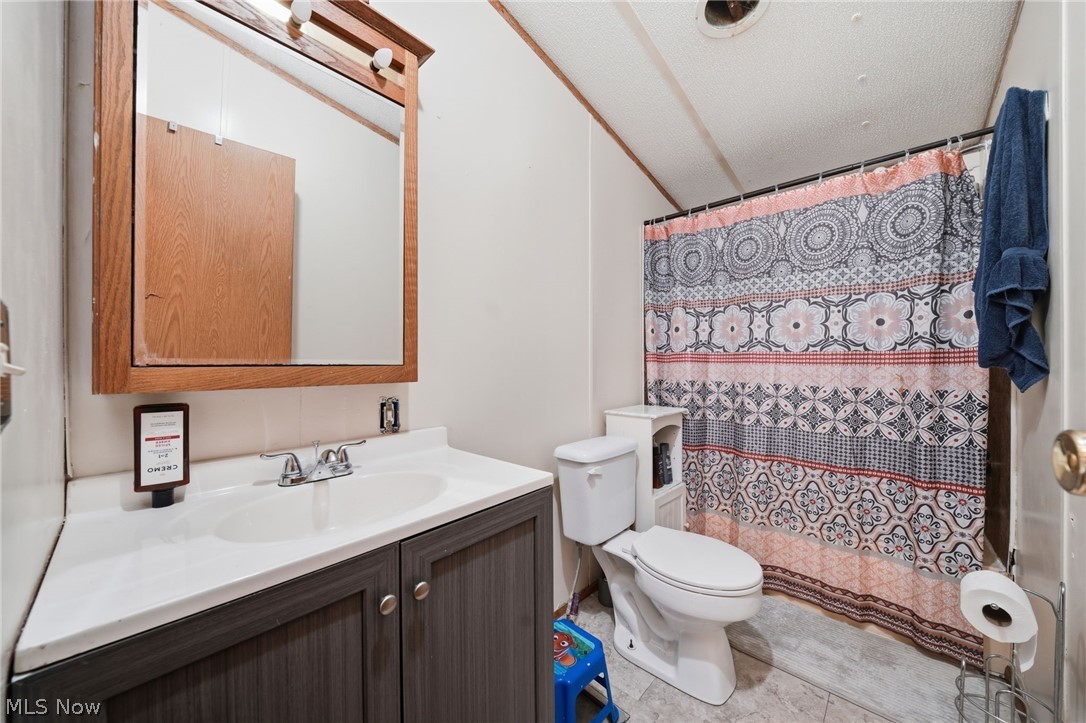 4534 Lake Road E Geneva OH 44041