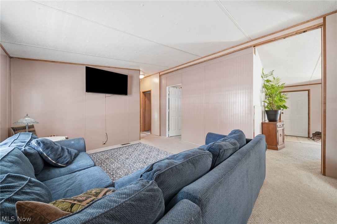 4534 Lake Road E Geneva OH 44041