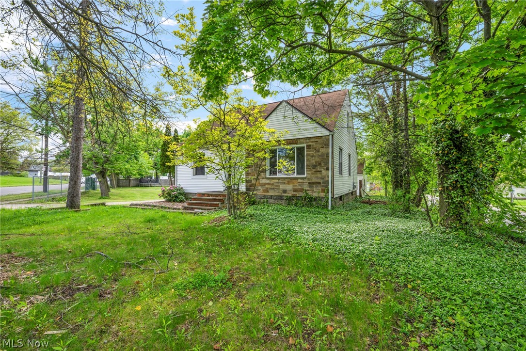 1574 East Avenue Akron OH 44314