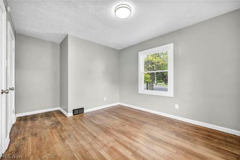 1574 East Avenue Akron OH 44314