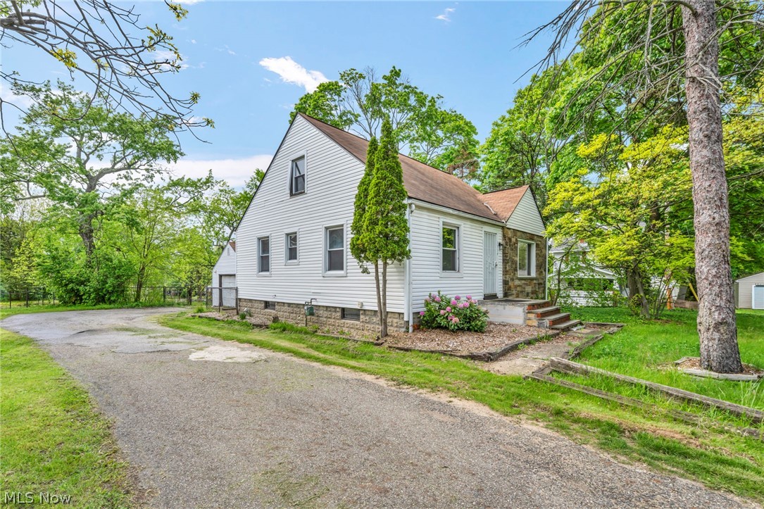 1574 East Avenue Akron OH 44314