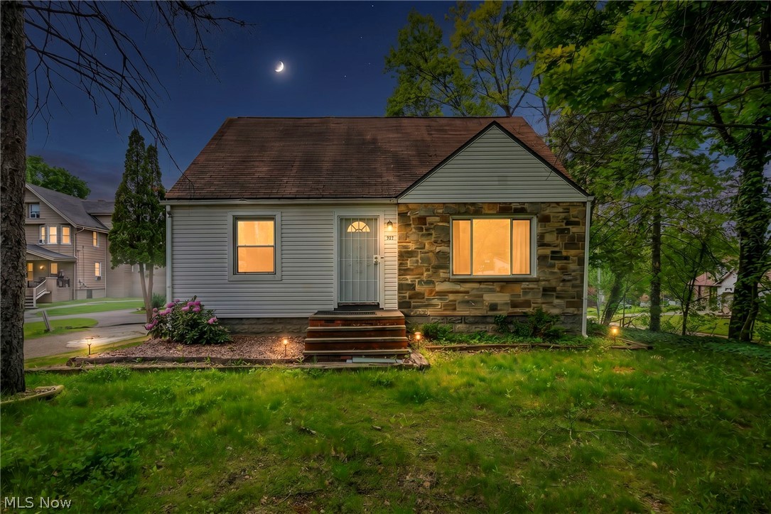 1574 East Avenue Akron OH 44314