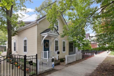 2581 W 11th Street Cleveland OH 44113