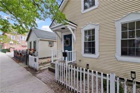 2581 W 11th Street Cleveland OH 44113