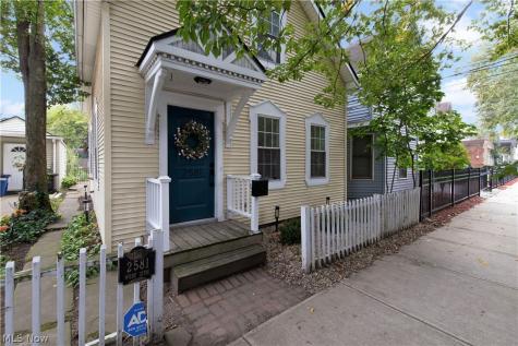 2581 W 11th Street Cleveland OH 44113