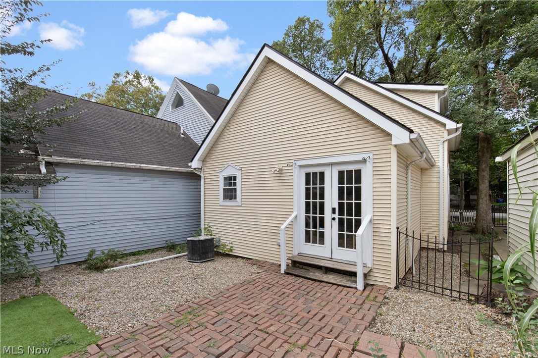 2581 W 11th Street Cleveland OH 44113