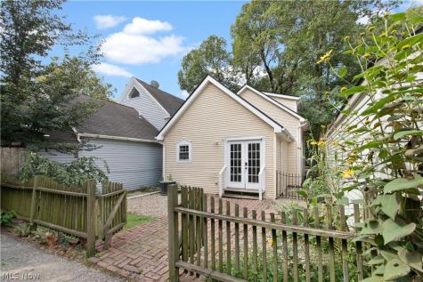 2581 W 11th Street Cleveland OH 44113