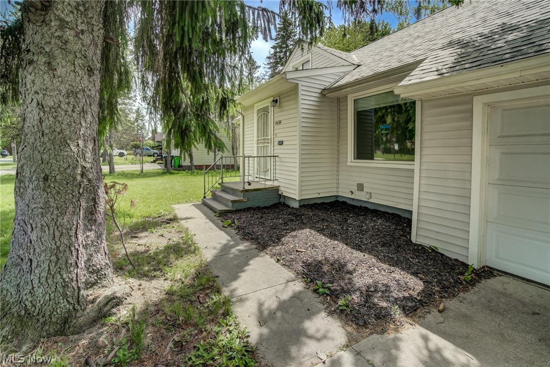 4684 Green Road Warrensville Heights OH 44128