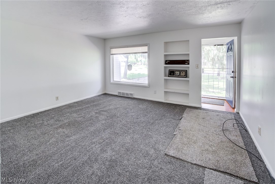 4684 Green Road Warrensville Heights OH 44128