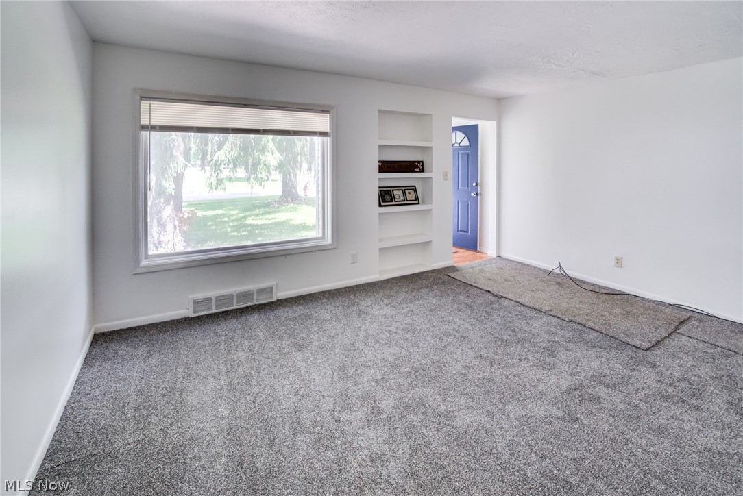 4684 Green Road Warrensville Heights OH 44128