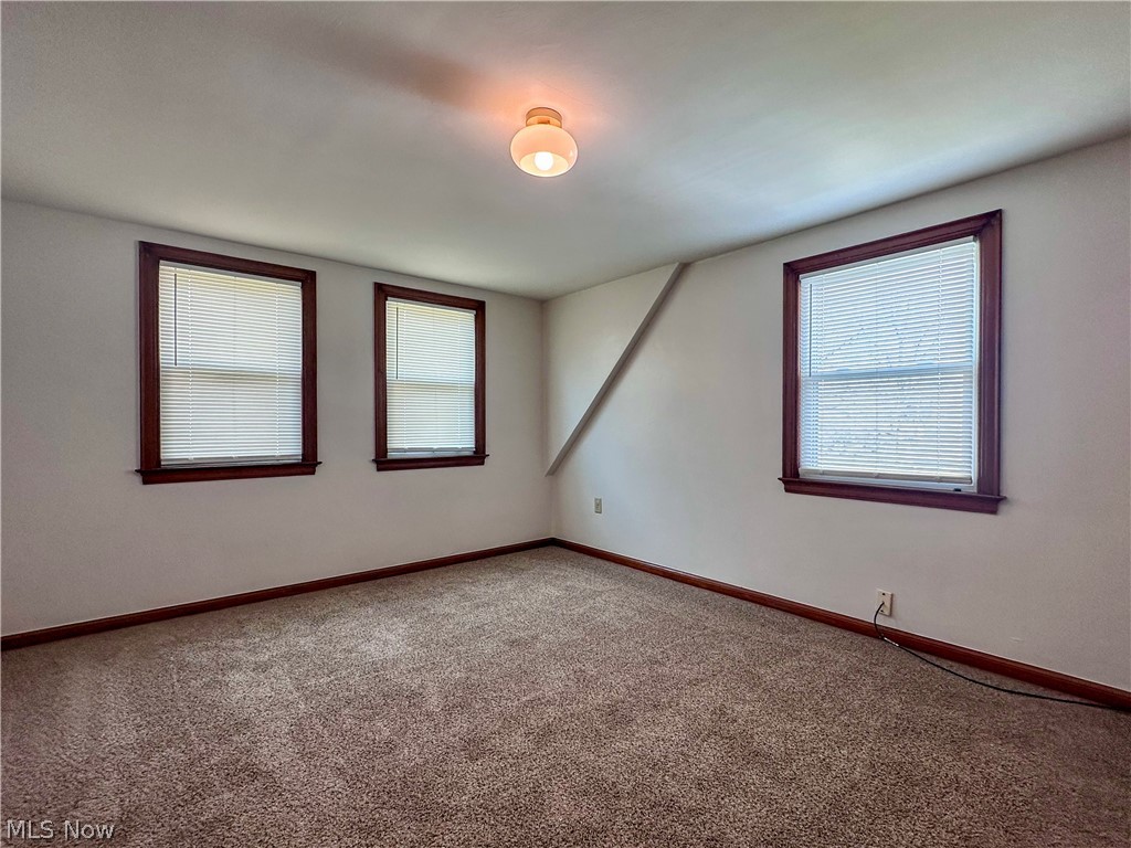 1087 Perkinswood Boulevard SE Warren OH 44484