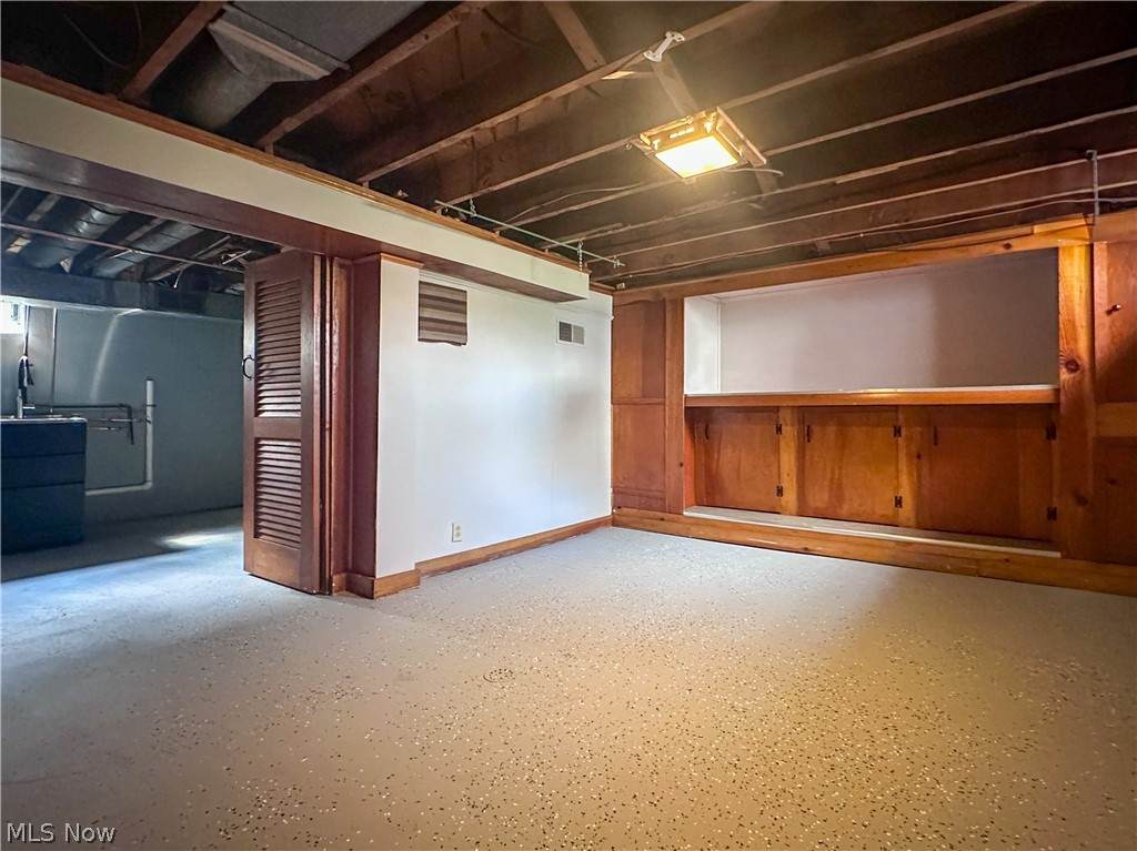1087 Perkinswood Boulevard SE Warren OH 44484