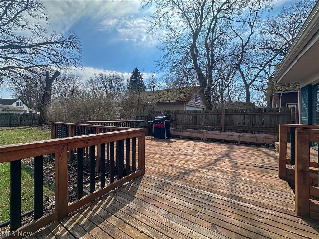 1087 Perkinswood Boulevard SE Warren OH 44484