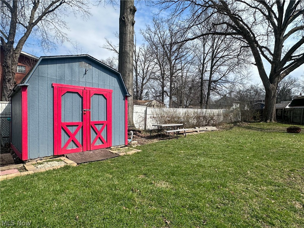 1087 Perkinswood Boulevard SE Warren OH 44484